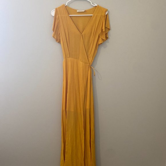 Long yellow flutter sleeve dress - Picture 3 of 6
